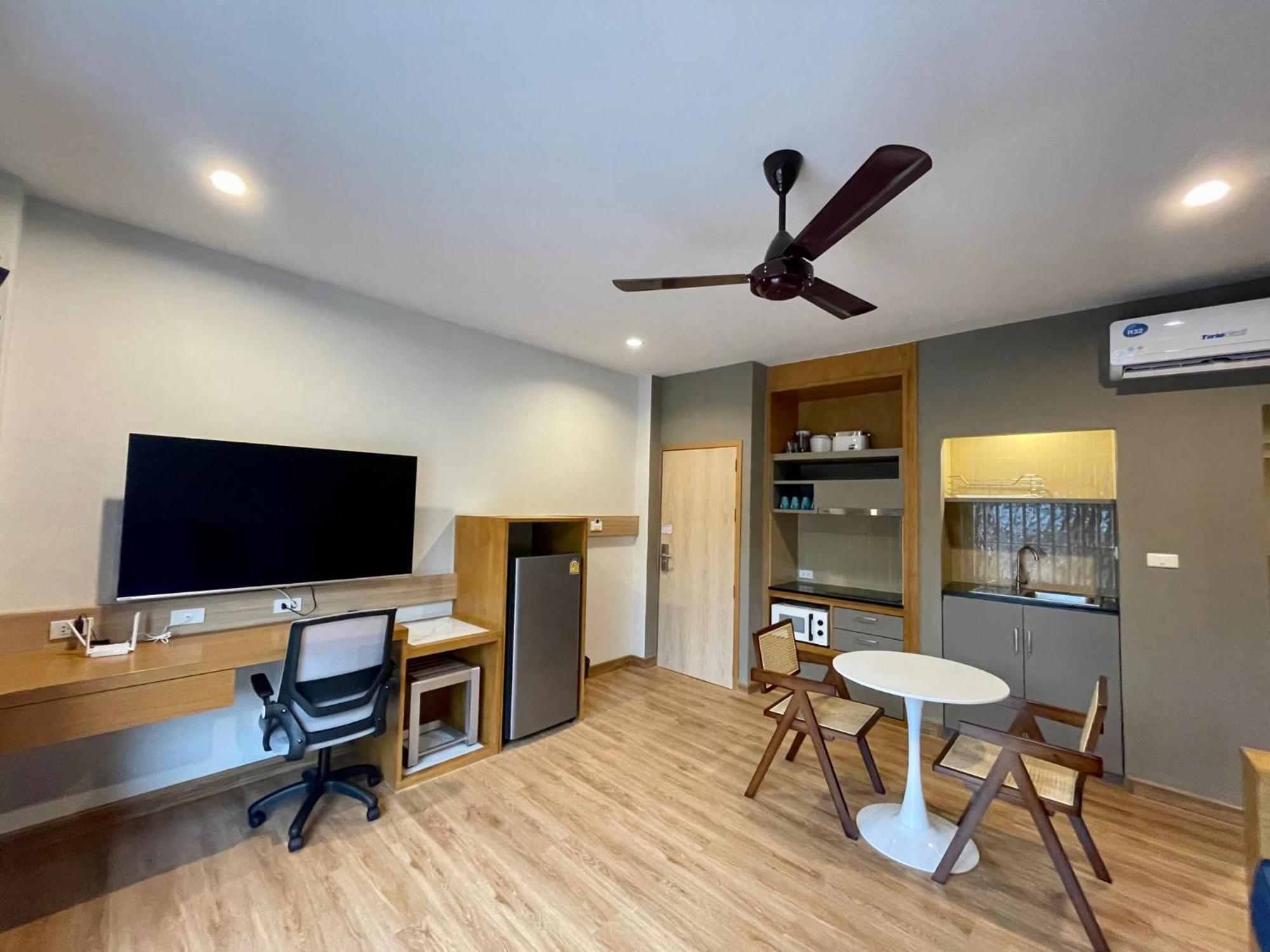 Room Actually Service Apartment Karon Exterior photo